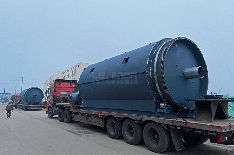 10噸的廢舊輪胎煉油設(shè)備多少錢(qián)一臺(tái)？